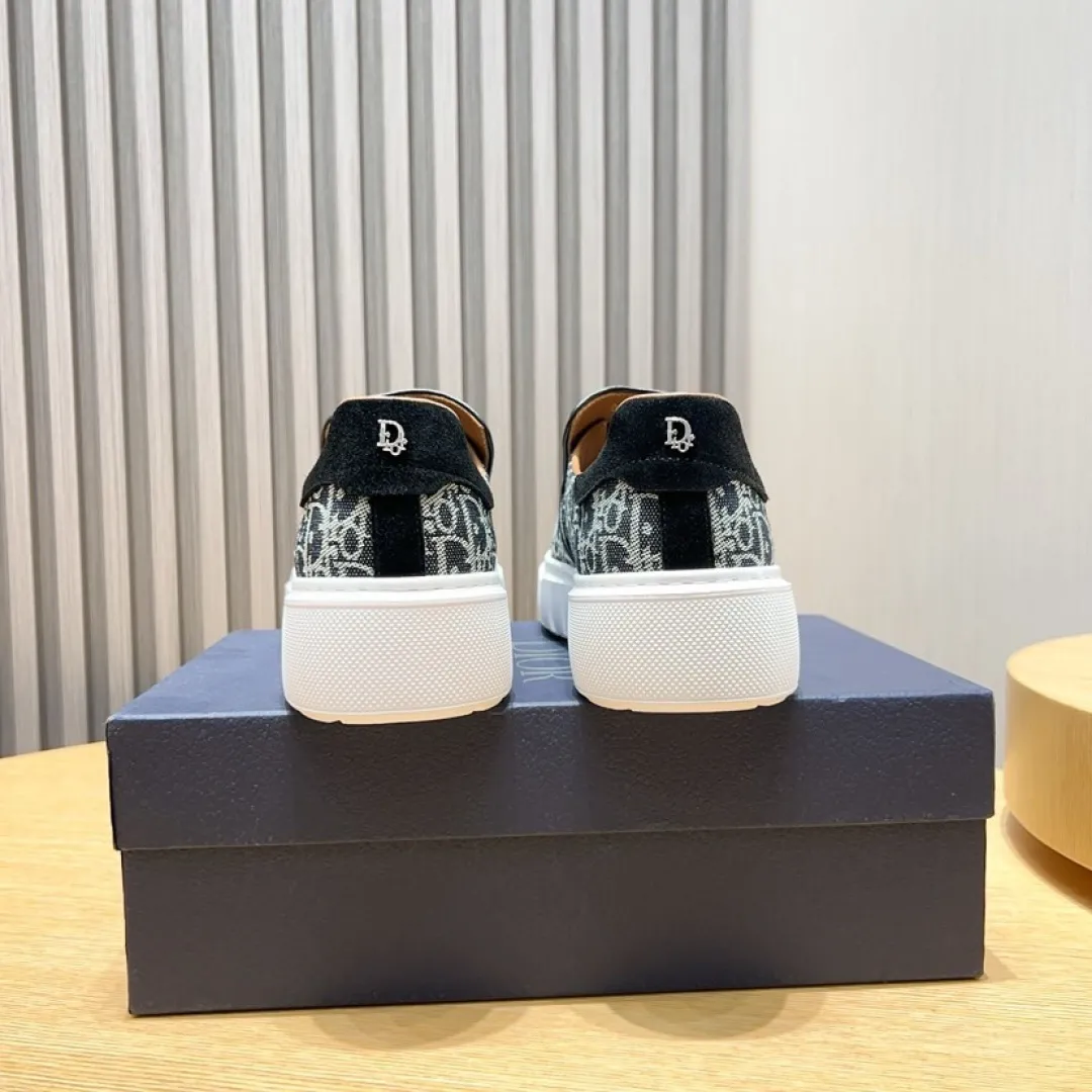 Men's men's shoes💰P380💰[DIOR] Dior's new slip-on shoes🆕Exclusive hot-selling items✨Very comfortable on the feet, fine workmanship Material: Original fabric➕High-quality sheepskin lining + original wear-resistant outsole👍🏻Features: High-end and comfortable, purely handmade to create the perfect shoe that suits you best. Number of yards: 38–45